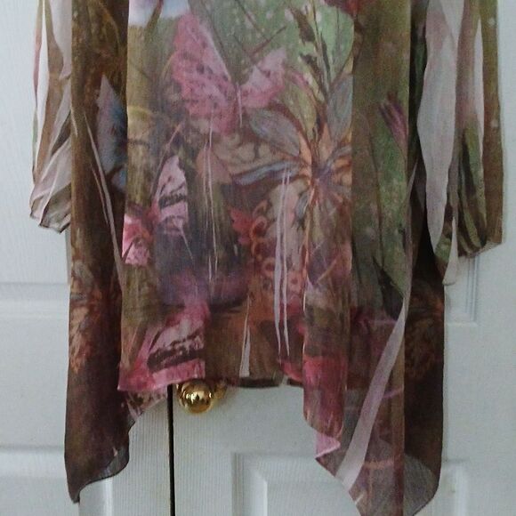 Cal Style Butterflies Floral V Neck Asymmetrical Spring Top Sz 2XL NWOT - Picture 2 of 5